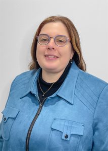 Portrait de Claire Depierre, responsable d'atelier à l'École d'Optique et de Lunetterie.