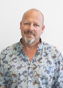Portrait de Philippe Vandenbroucke, intervenant en Etude Technique des Systèmes Optiques à l'École d'Optique et de Lunetterie.