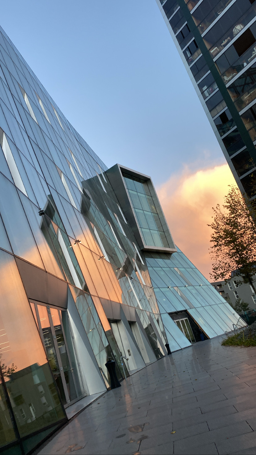 Façade du bâtiment EKLA Business à Lille, où se trouvent les locaux de l'École d'Optique et de Lunetterie (EOL).